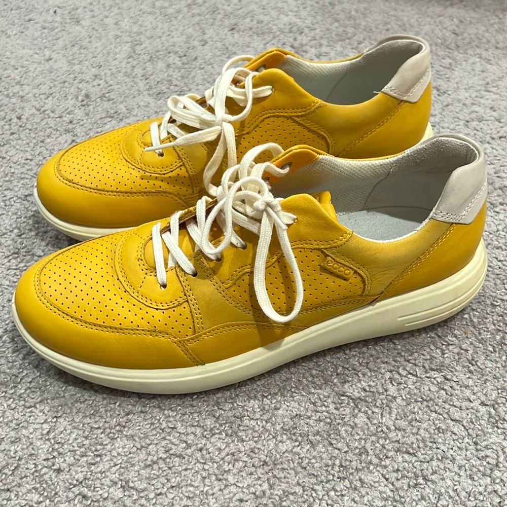 Yellow Ecco walking shoes: Size US 9; EU: 40